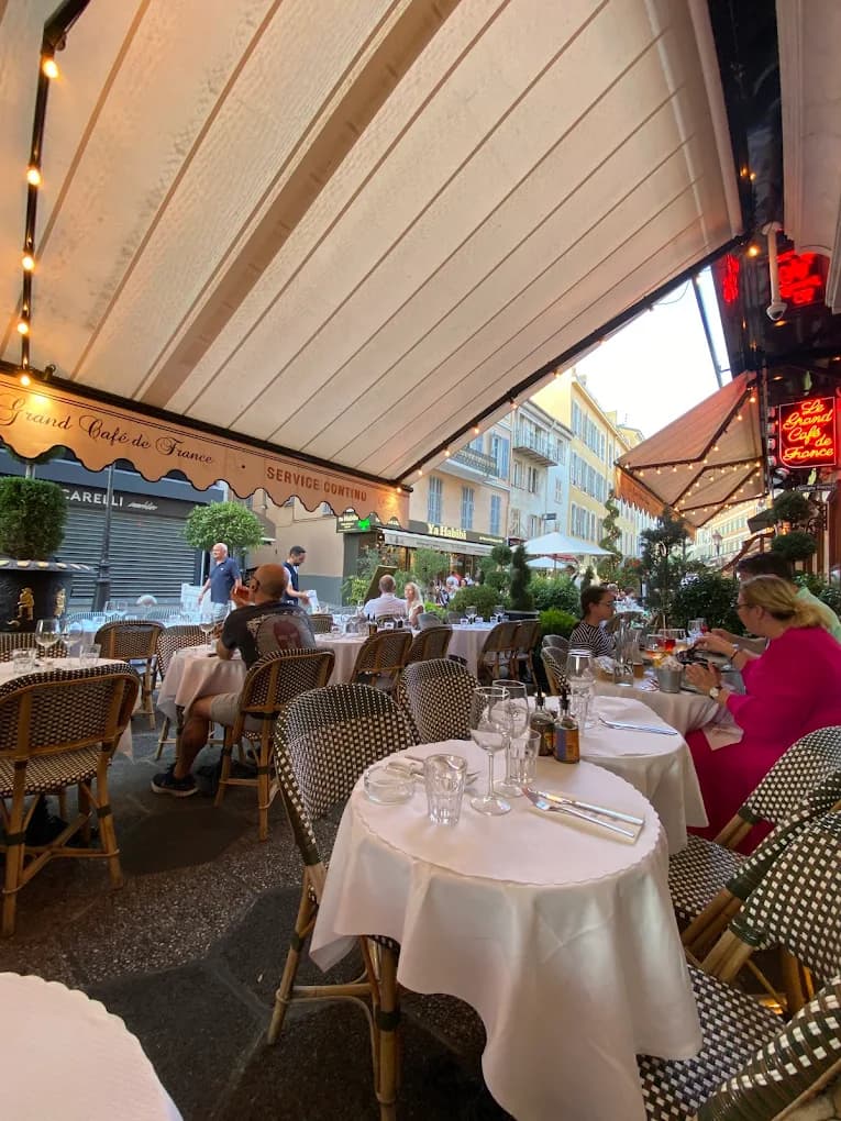 Le Petit Café de France - Photo 11