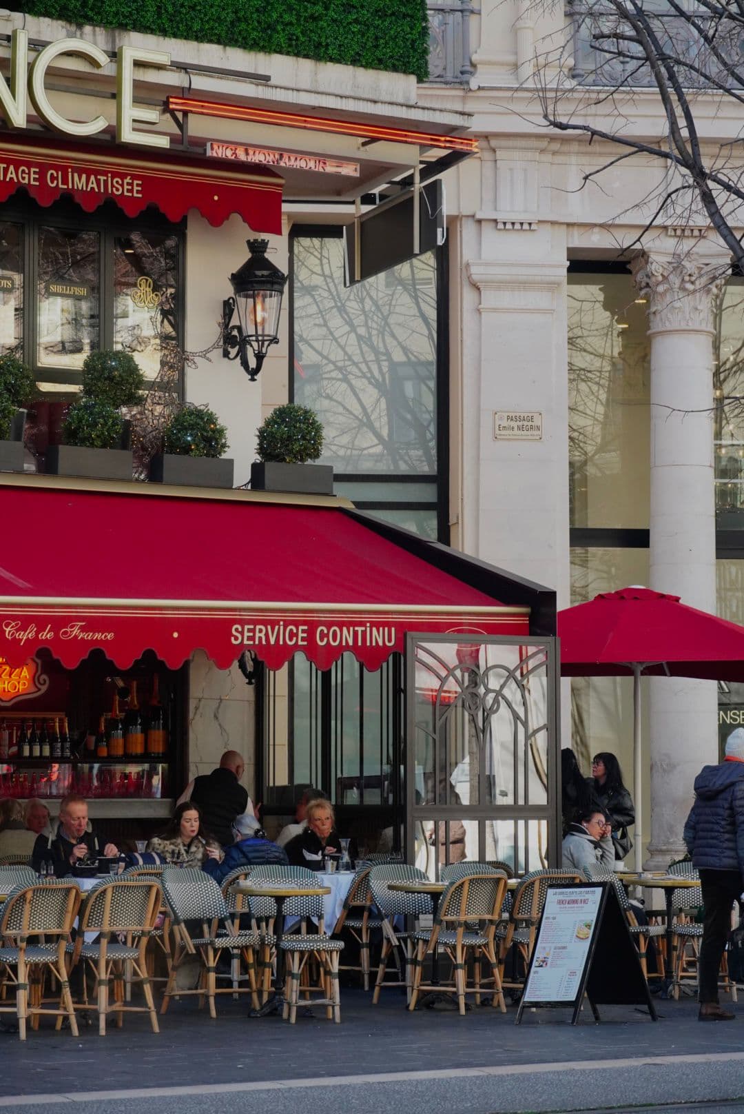 Le Petit Café de France